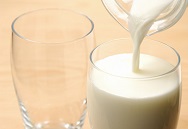 03喝全脂牛奶使人長胖？全脂牛奶表示：這個鍋我不背	      			     牛奶作為一種能補充人體營養的乳制品，在人們的日常生活中扮演著十分重要的角色。隨著技術的進步以及人們需求的不斷變化，牛奶的品類也層出不窮，如全脂牛奶、低脂牛奶、脫脂牛奶等。不同品類牛奶的出現，給人們提供了很多選擇的余地，但也有不少人在選購牛奶時擔心“喝全脂牛奶會長胖、使膽固醇升高”，那麼，事實真的如此嗎？在選購牛奶時，人們應該選擇全脂牛奶還是低脂牛奶呢？【詳細】